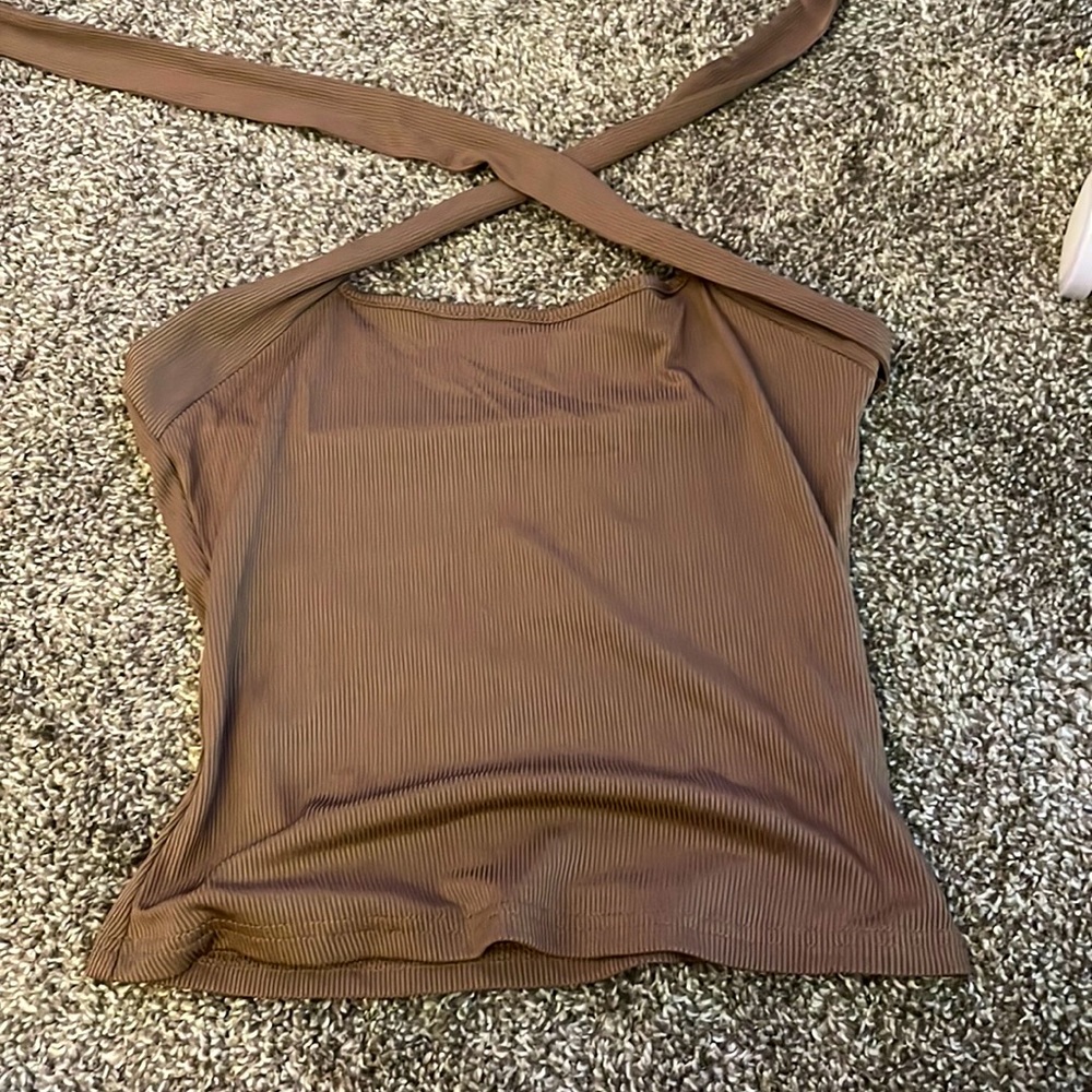 Cute brown cross-cross shirt